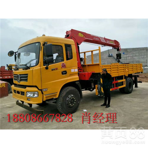 東風隨車吊圖片與10噸隨車吊廠家 清障車的多功能解決方案