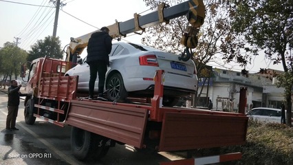 規(guī)模徐工25噸折臂隨車吊平板車 高效物流與工程建設(shè)的得力助手