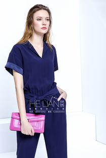 編織時光的霓裳 一本服裝畫冊的無聲詩篇